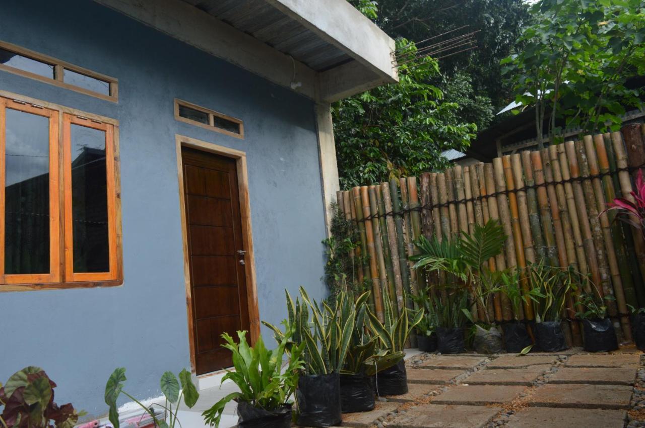 Labuan Bajo Mahoni Guesthouse Экстерьер фото
