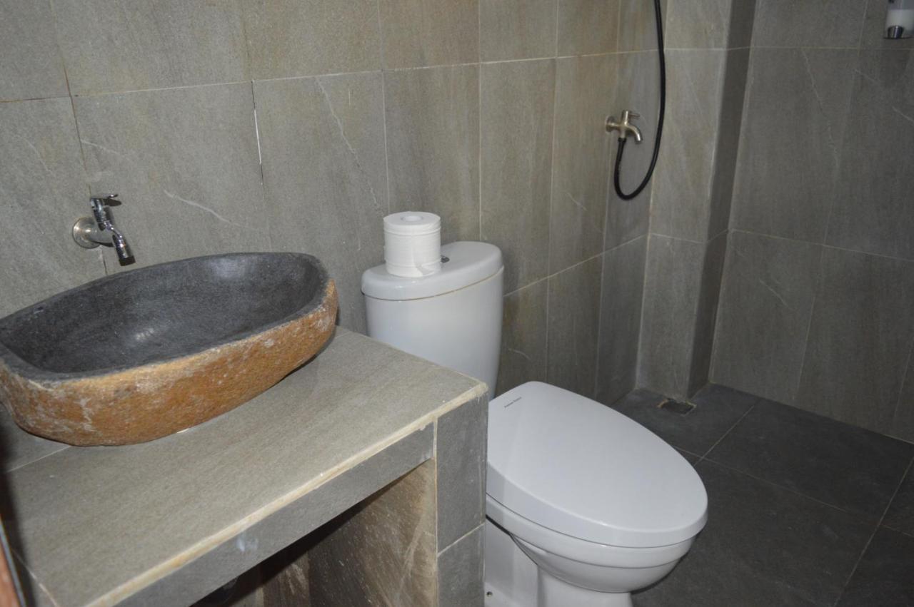 Labuan Bajo Mahoni Guesthouse Экстерьер фото
