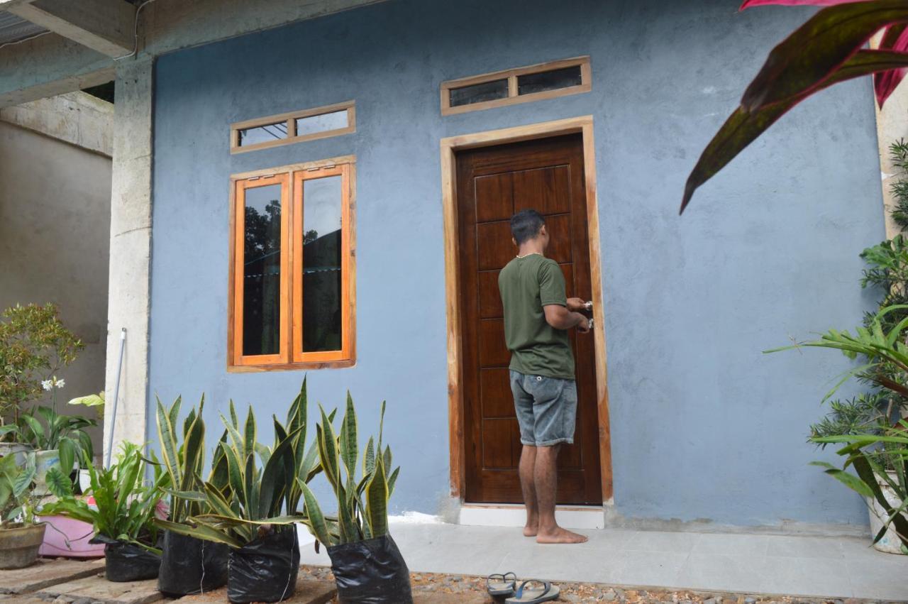 Labuan Bajo Mahoni Guesthouse Экстерьер фото