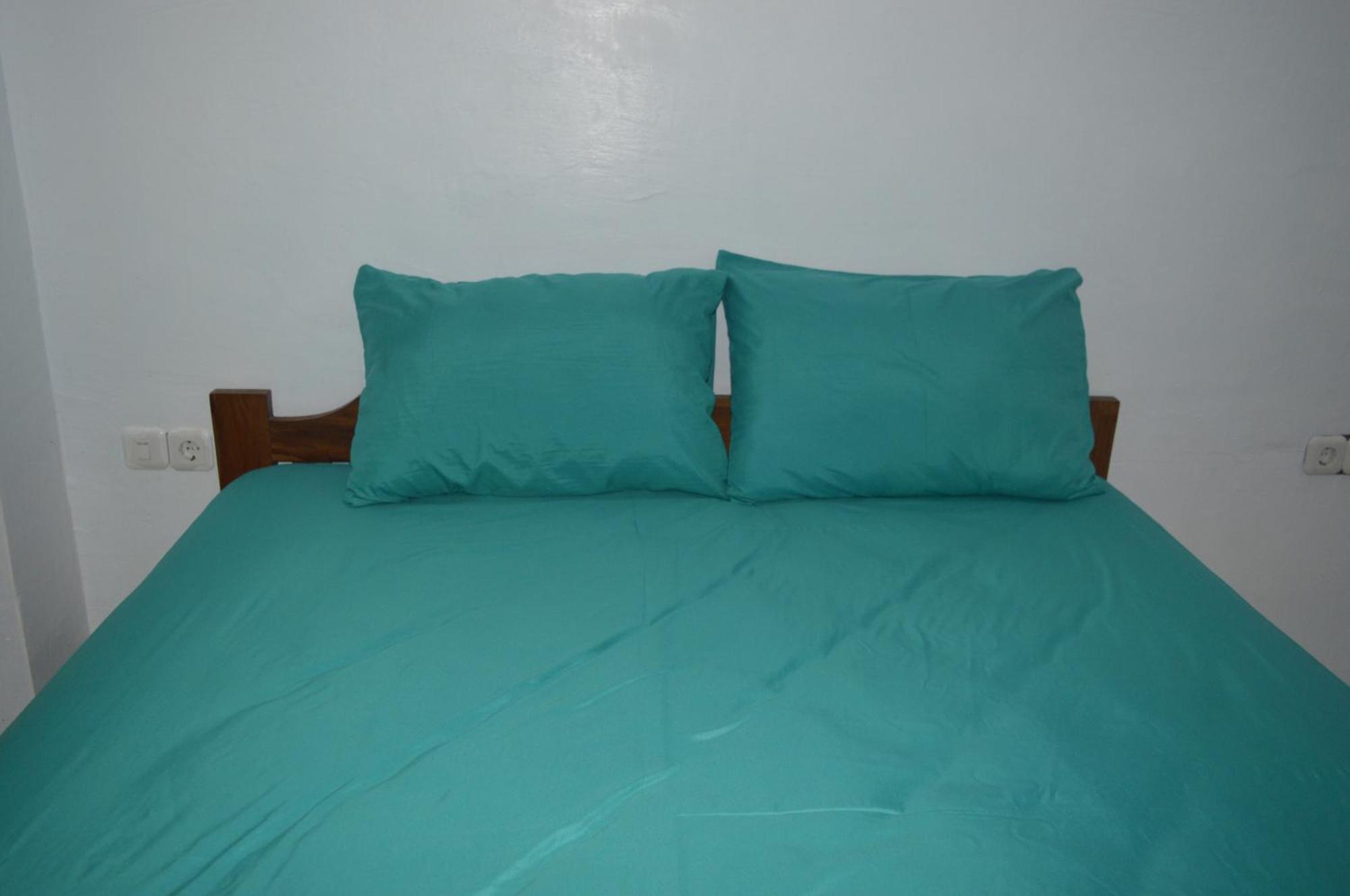 Labuan Bajo Mahoni Guesthouse Экстерьер фото