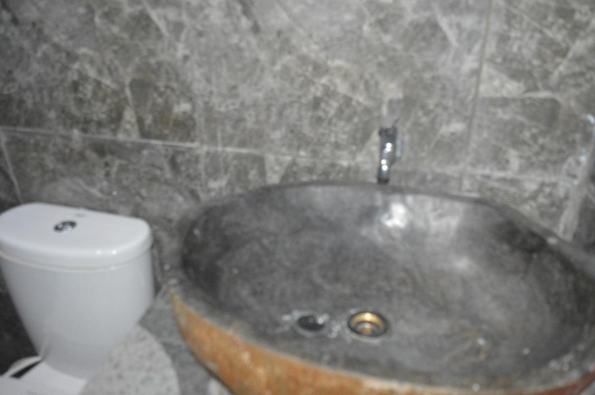 Labuan Bajo Mahoni Guesthouse Экстерьер фото