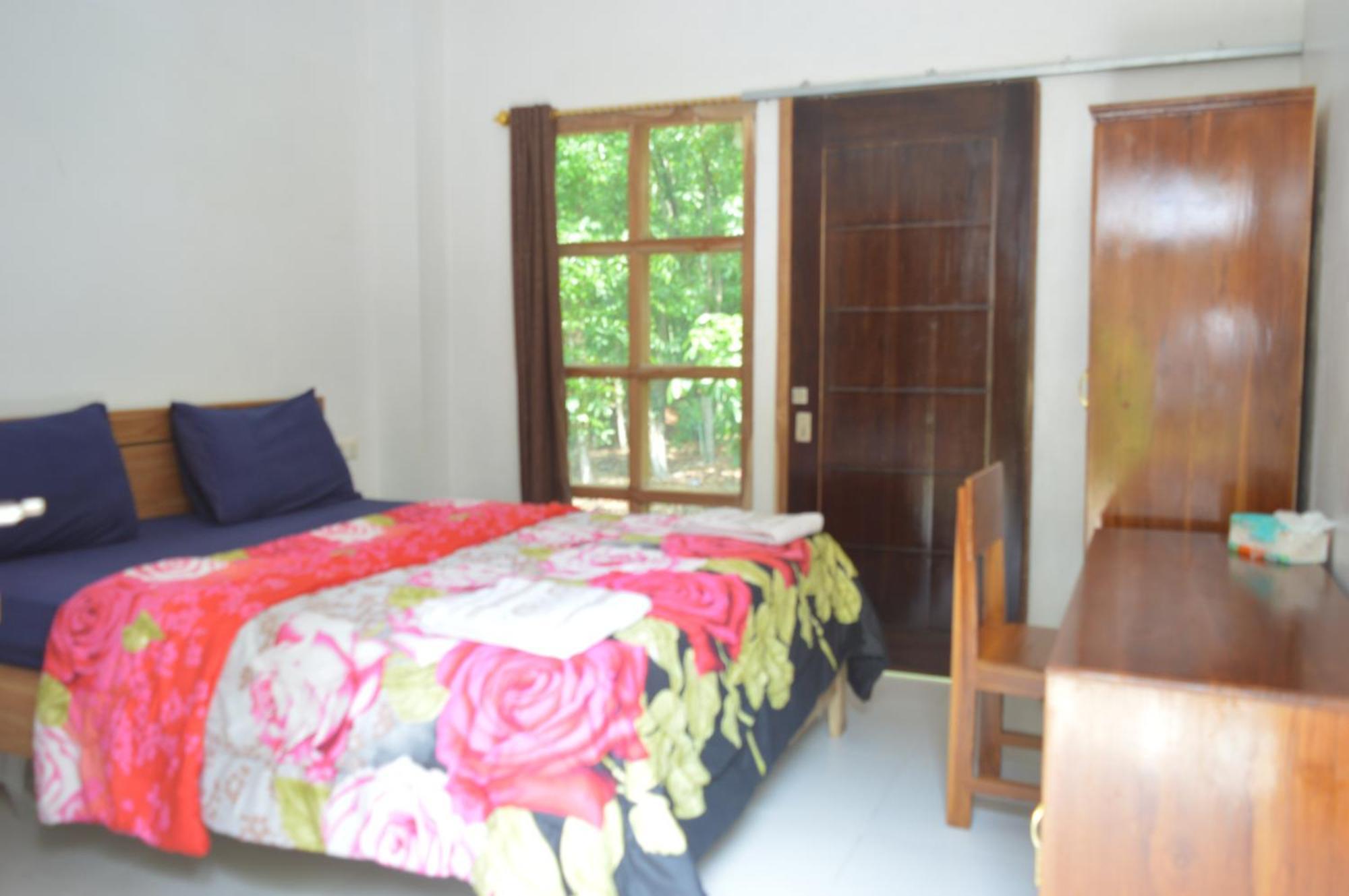 Labuan Bajo Mahoni Guesthouse Экстерьер фото